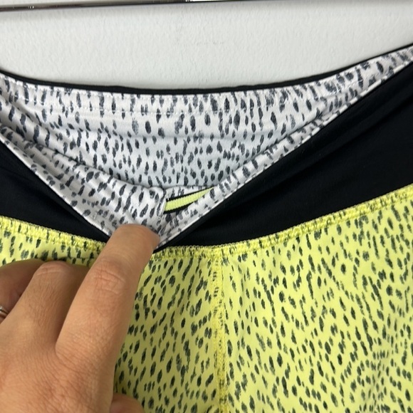 Lululemon Run Speed Short Dottie Dash Clarity Yellow and Black Sz 4 - Picture 8 of 12